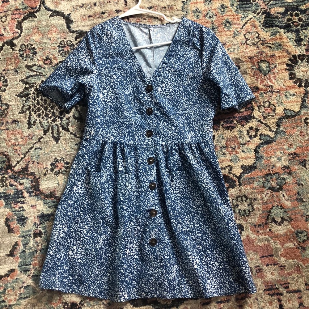 4️⃣for💲4️⃣0️⃣ Flower print button up dress